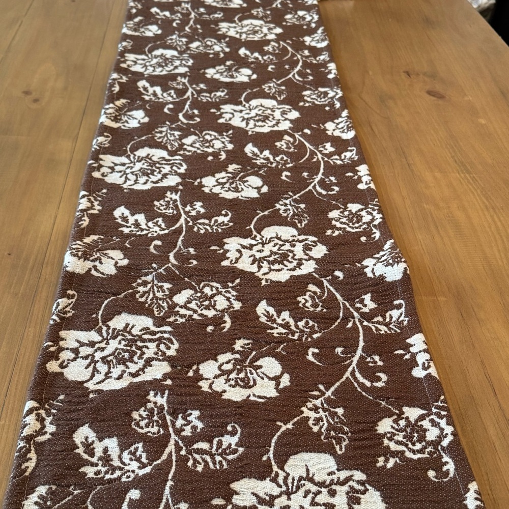 NWOT Brown & Cream Floral Table Runner Tassels 14" x 72" - Picture 9 of 12
